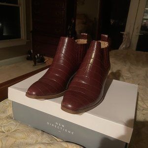 New DirectionsCroco Edie Size 7